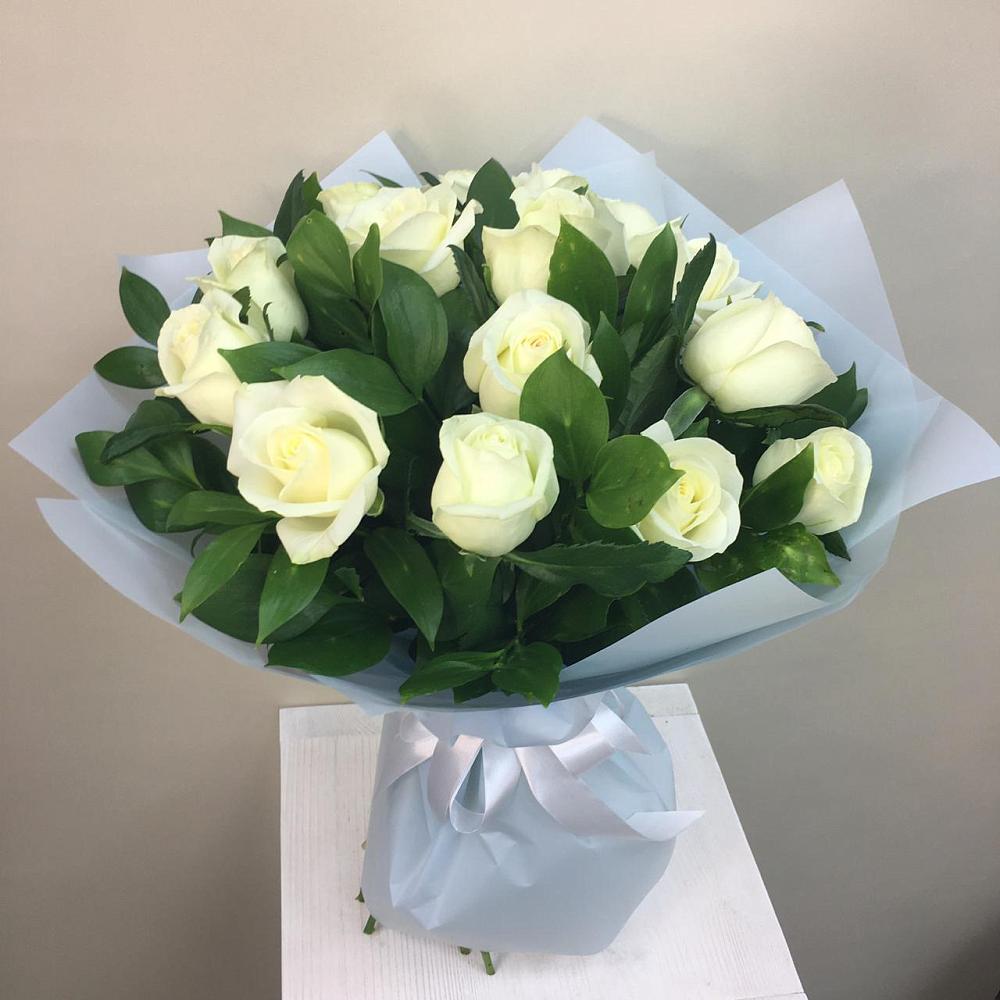 Букет 15 Белых роз Проуд в Мокшане