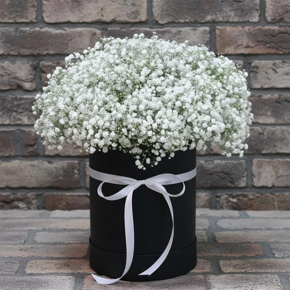 Цветочная композиция из Гипсофила в шляпной коробке в Мокшане