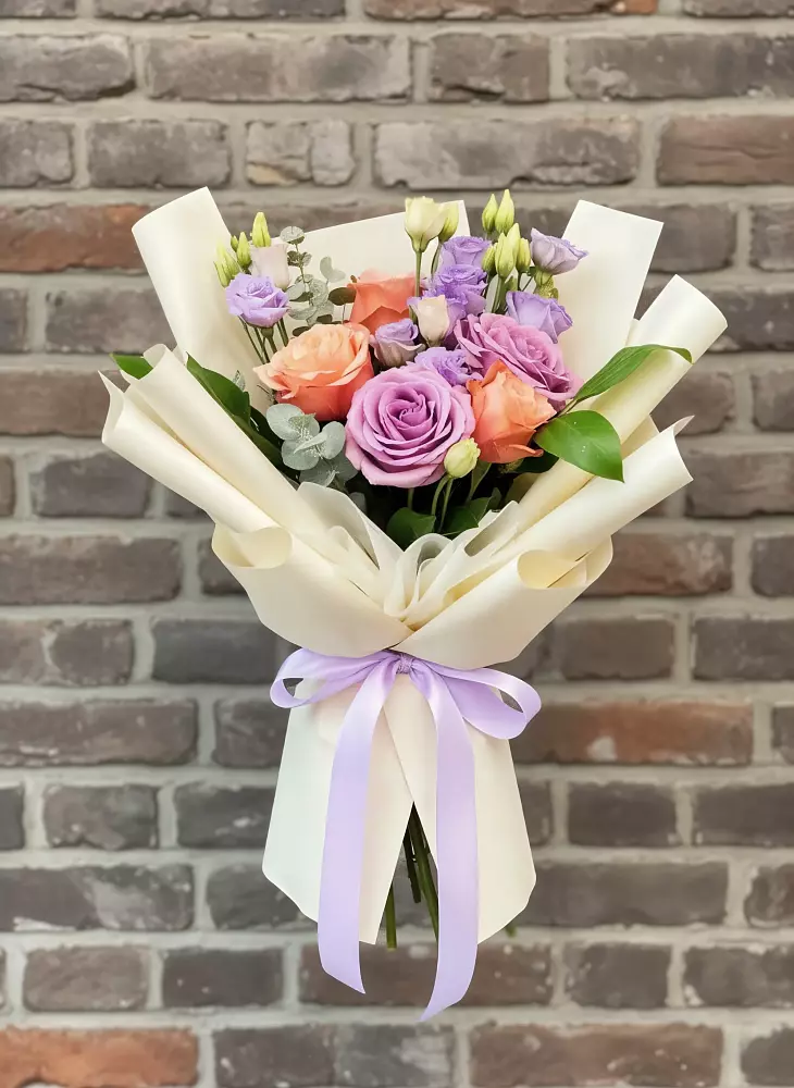 Букет цветов из: Лизиантусы и Розы в Мокшане