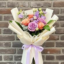 Букет цветов из:  Лизиантусы и Розы в Мокшане