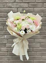 Букет цветов из:  Гвоздики, Розы, Лизиантусы и Хризантемы в Мокшане
