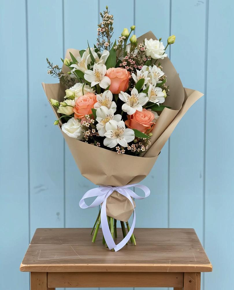 Букет цветов из: Альстромерии, Лизиантусы, Розы и Хризантемы в Мокшане