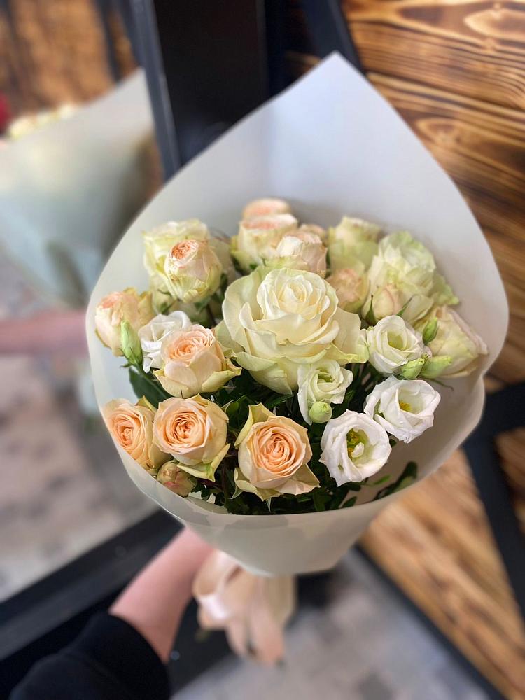 Букет цветов из: Розы и Лизиантусы в Мокшане